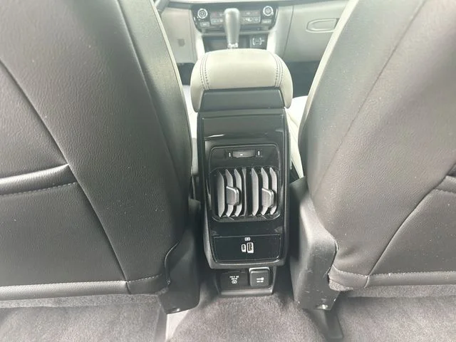 Used 2022 Black Jeep Latitude image 22