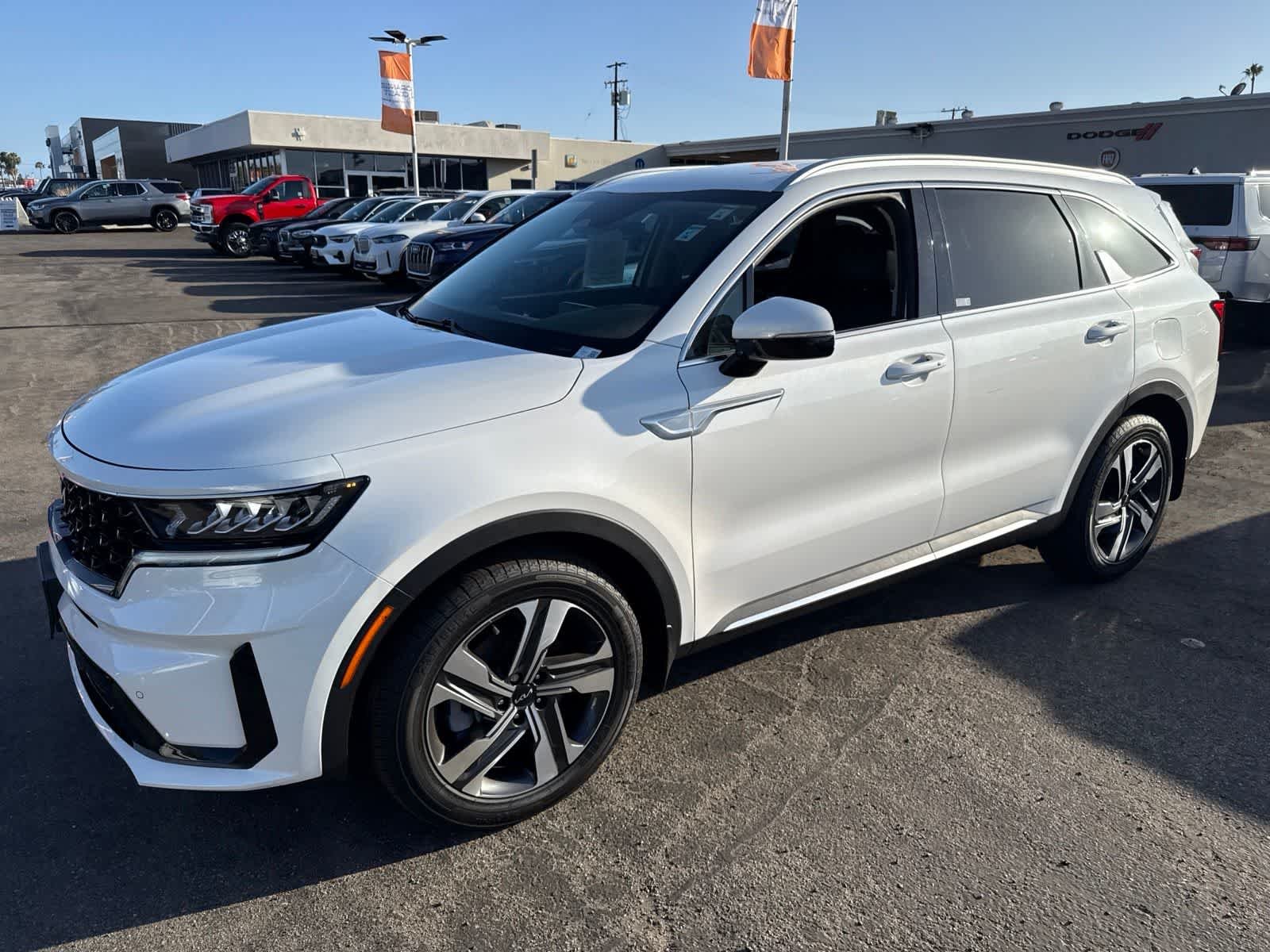 Used 2023 Snow White Pearl Kia EX image 22