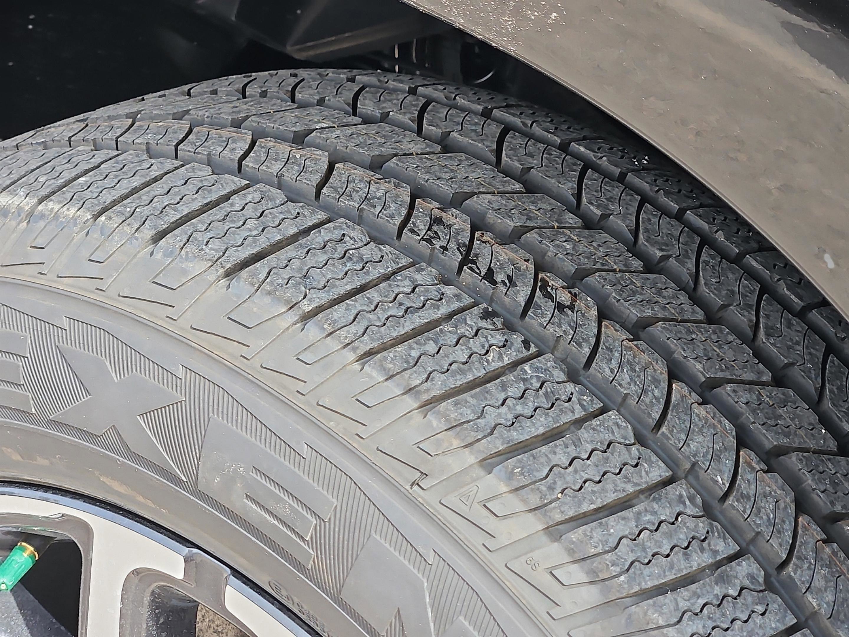 New 2026 Diamond Black Crystal Pearl-Coat Exterior Paint RAM Laramie image 28