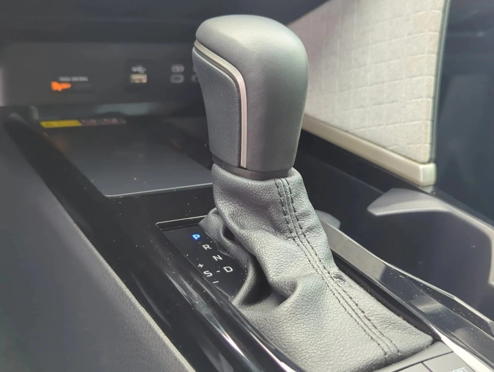 Used 2025 Wind Chill Pearl Toyota XLE image 21