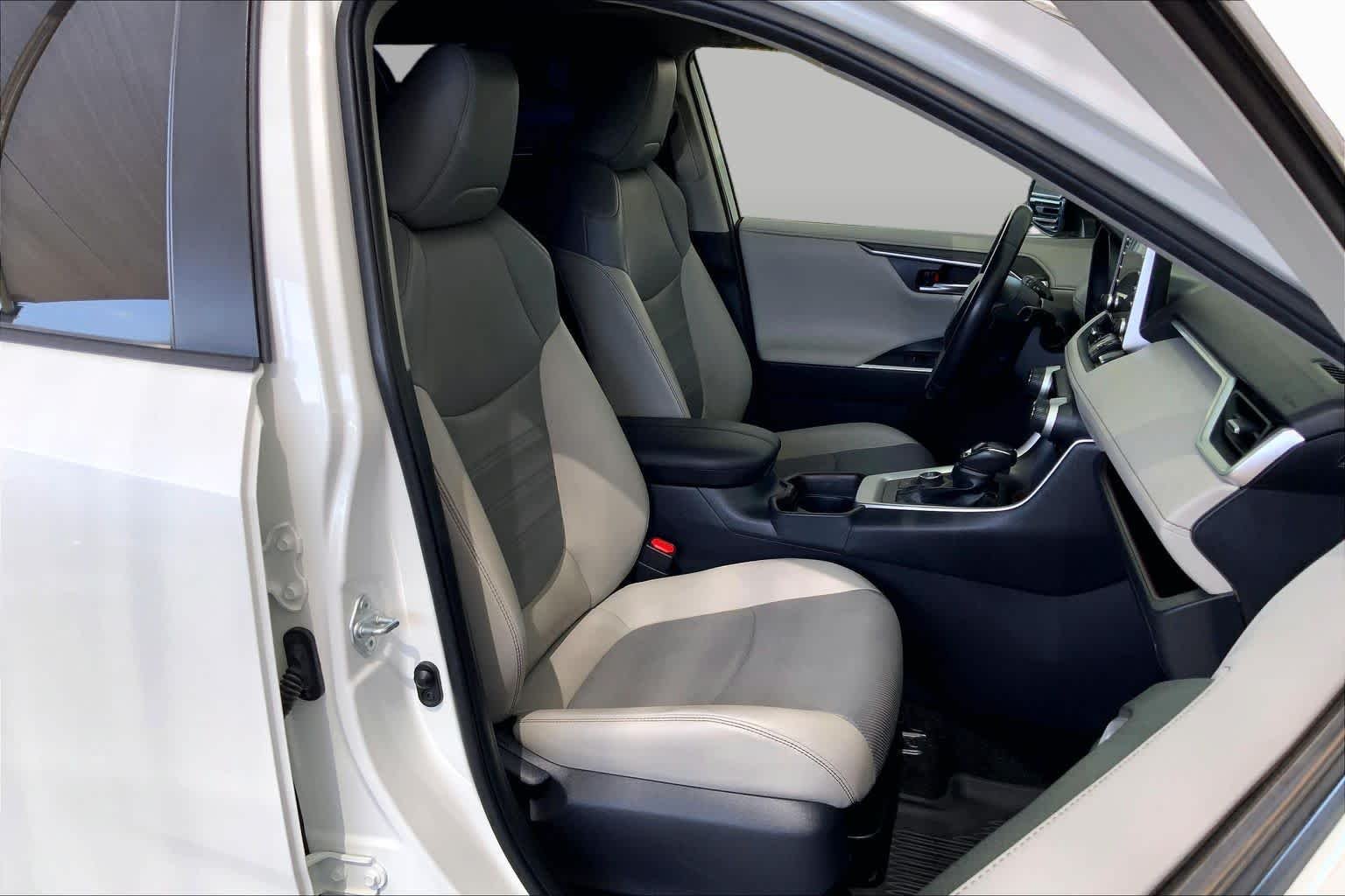 Used 2020 Blizzard Pearl Toyota Hybrid Limited image 9