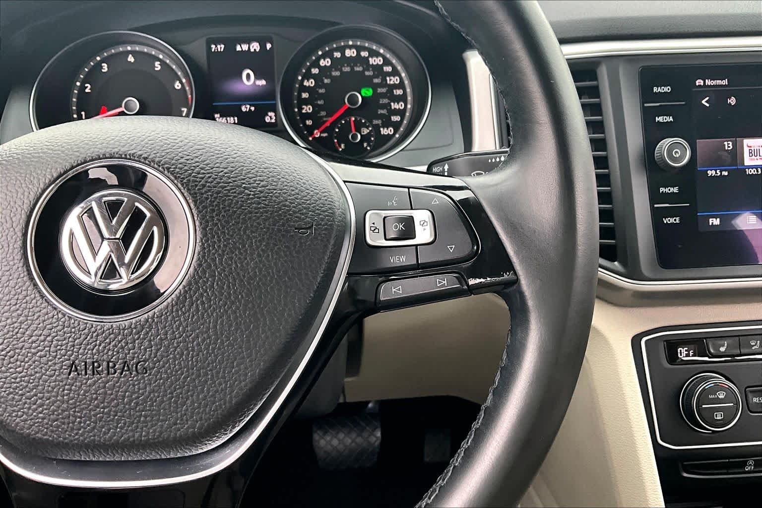 Used 2019 Deep Black Pearl Volkswagen 3.6L V6 SE w/Technology image 25