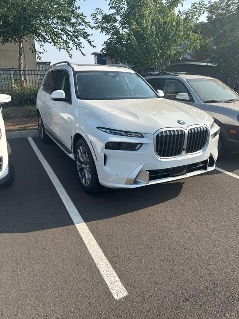 Used 2025 White BMW xDrive40i image 1
