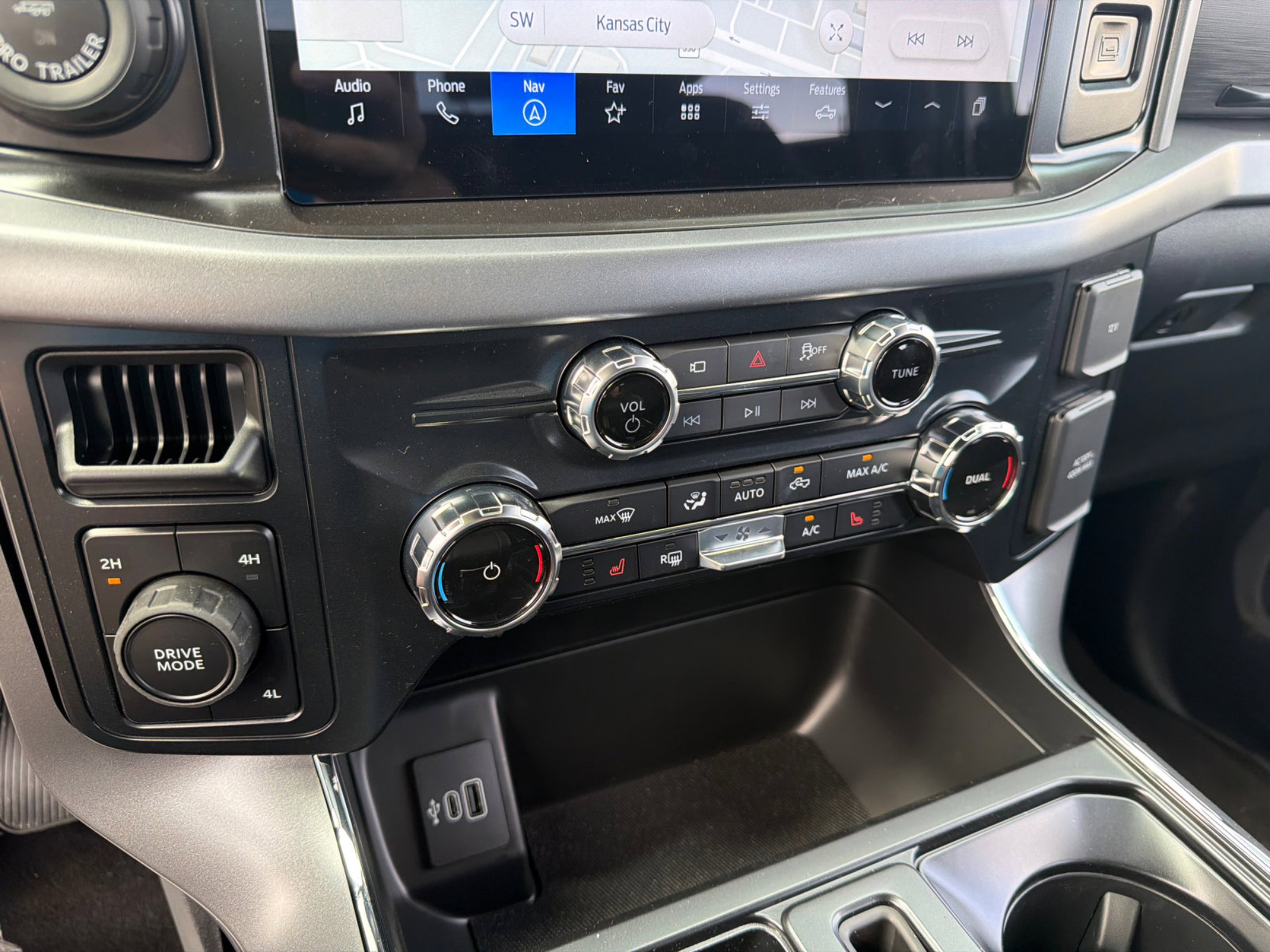 New 2026 Oxford White Ford XLT image 27