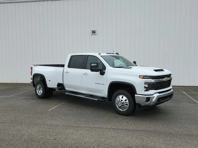New 2026 White Chevrolet LT image 19
