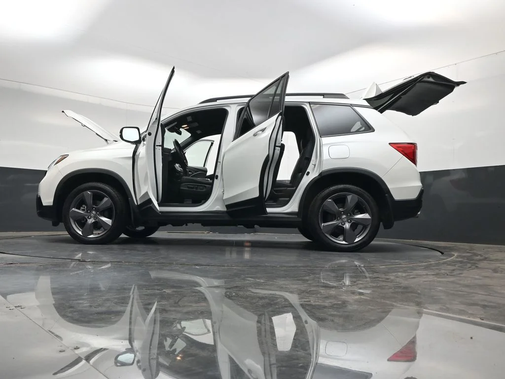 Used 2020 Platinum White Pearl Honda Touring image 54