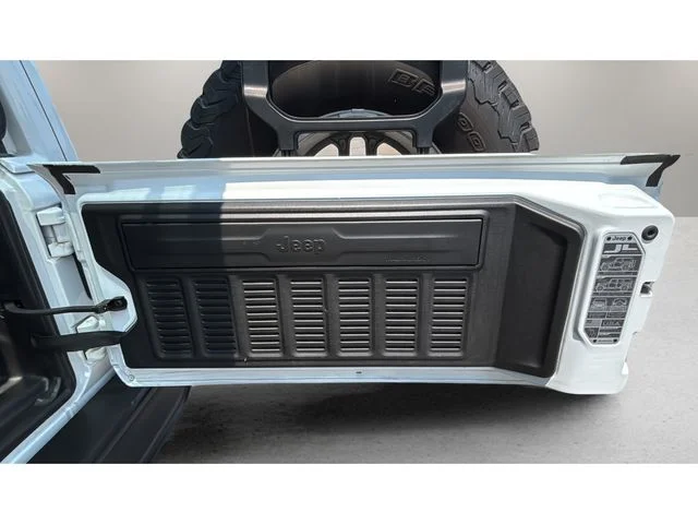 Used 2022 White Jeep Unlimited Rubicon image 26