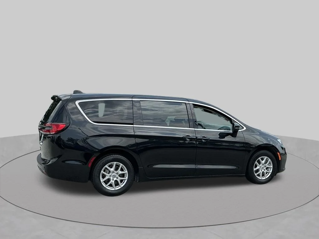 Used 2023 Black Chrysler Touring L image 14