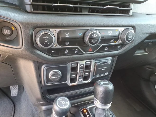 Used 2024 White Jeep Sport S image 27