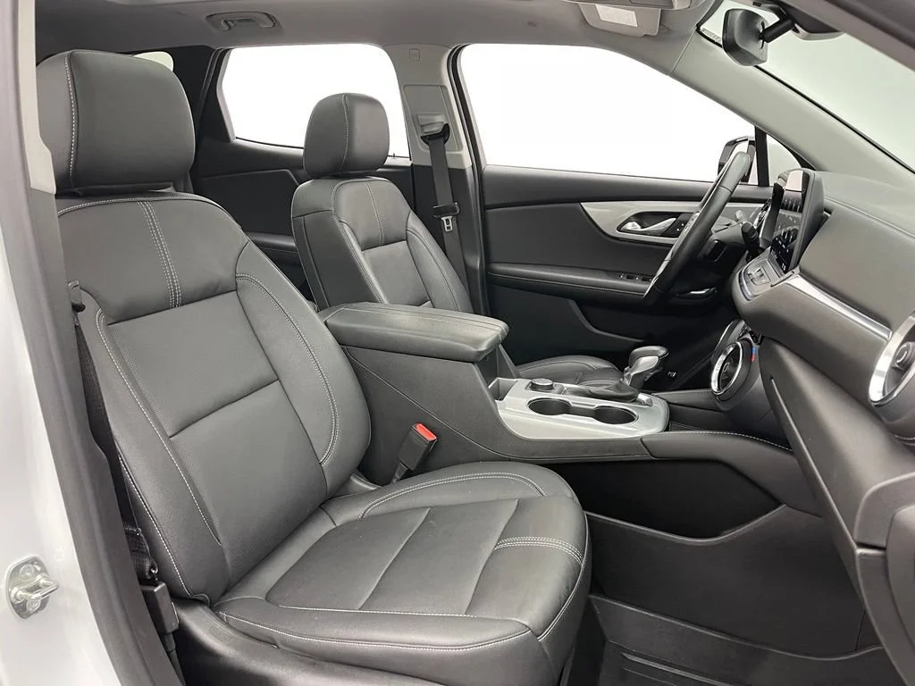 Used 2024 Summit White Chevrolet 3LT image 34