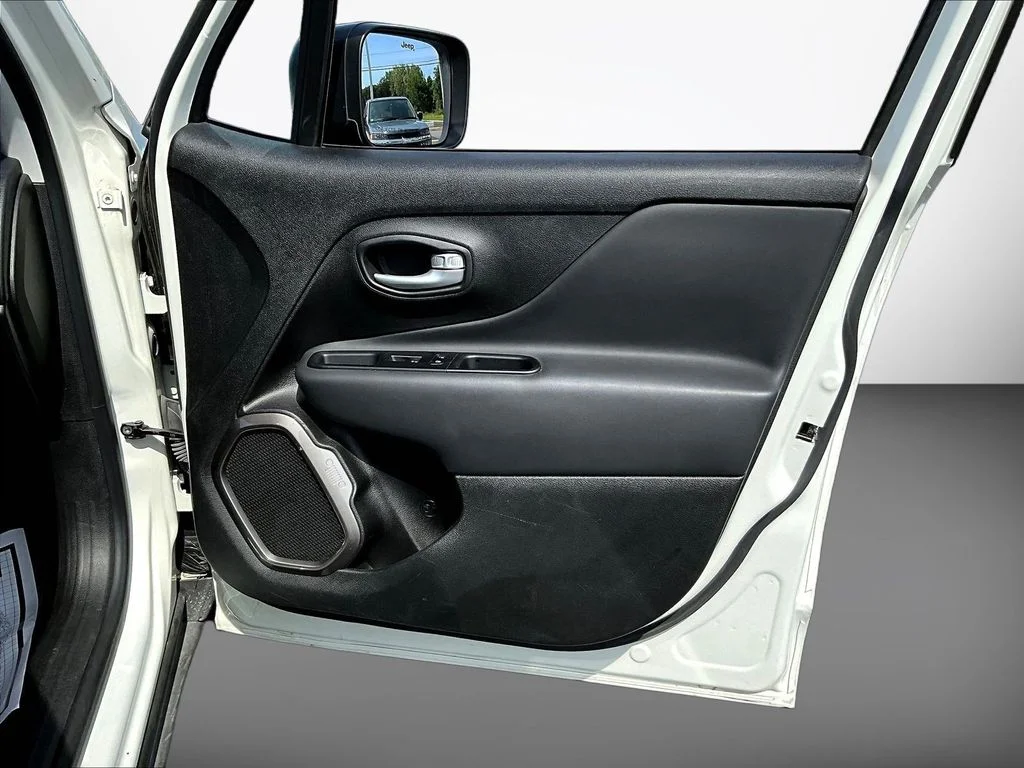 Used 2023 Alpine White Jeep Latitude image 26