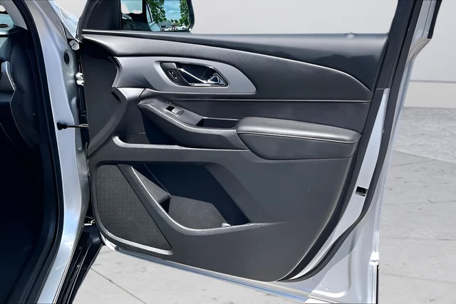 Used 2020 Silver Ice Metallic Chevrolet LT image 27