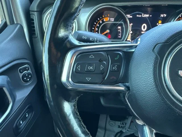 Used 2020 Silver Jeep Unlimited Sahara image 24