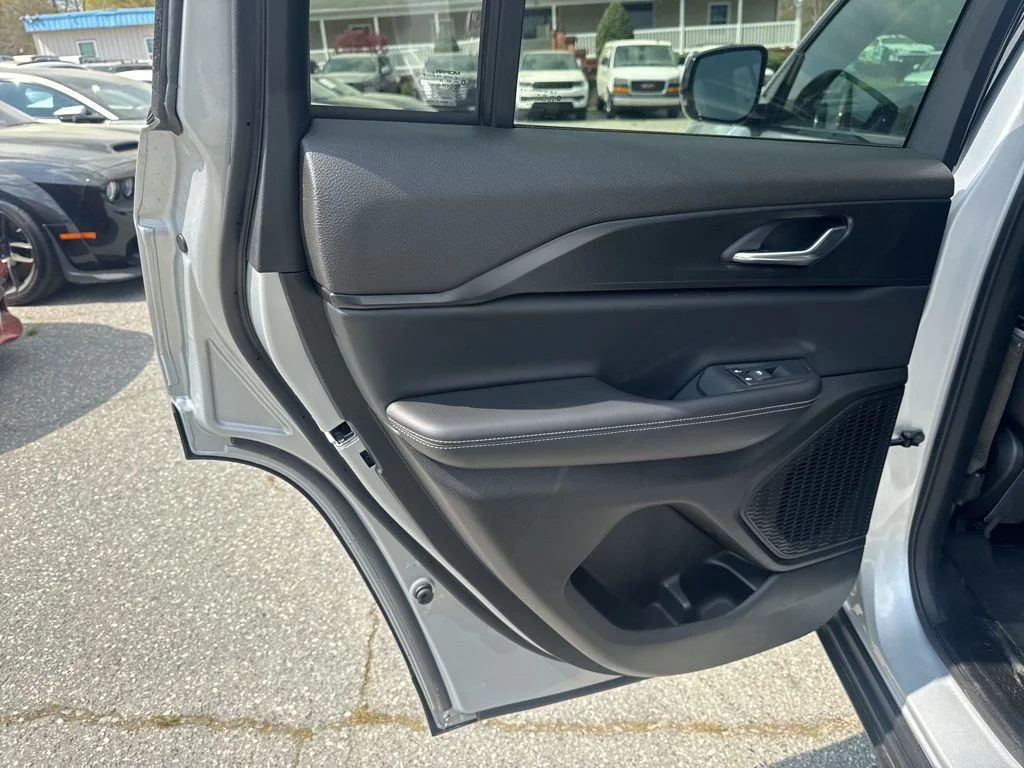 Used 2024 Silver Jeep Altitude X image 27