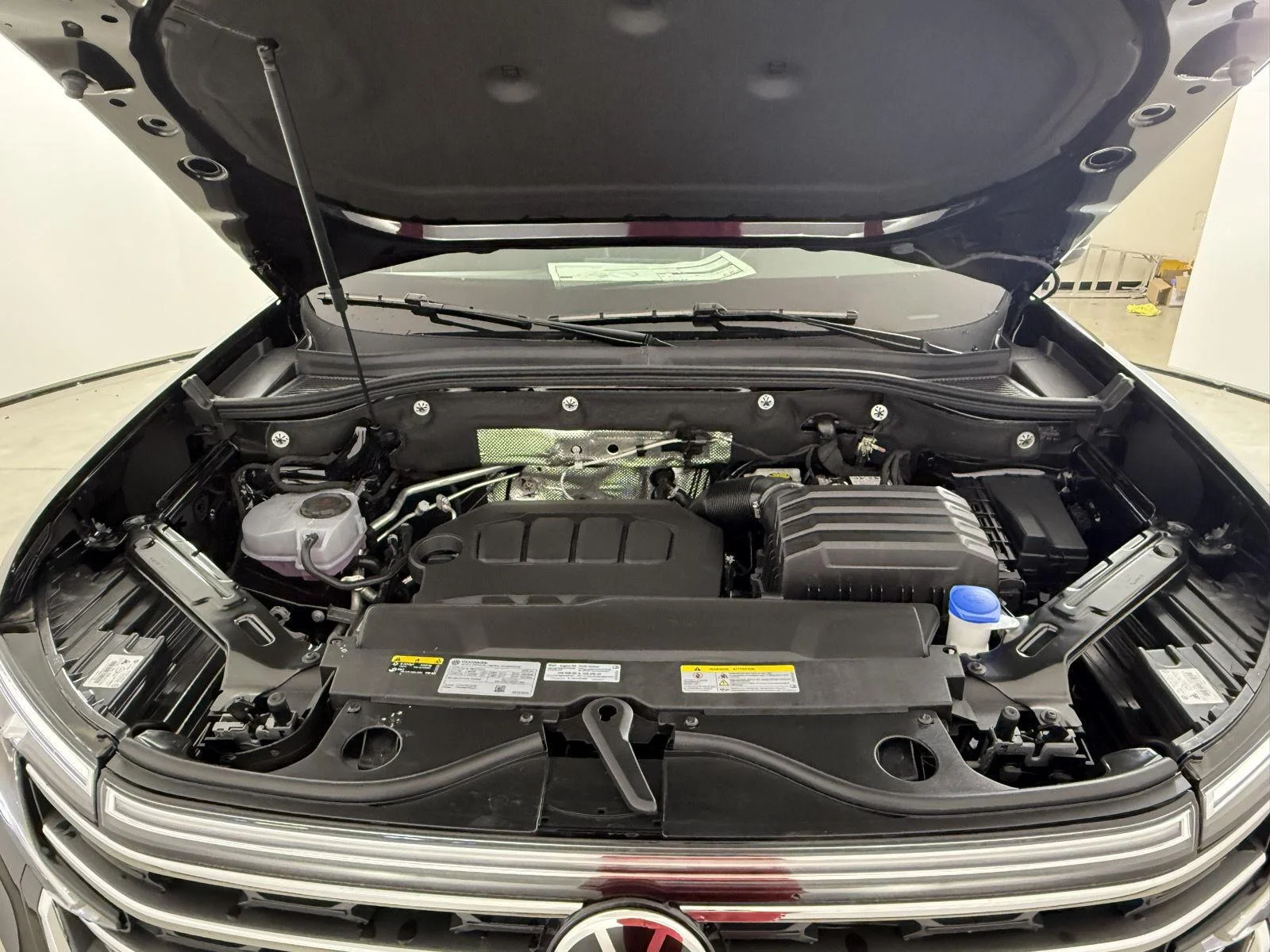 New 2026 Deep Black Pearl Volkswagen 2.0T SE image 12
