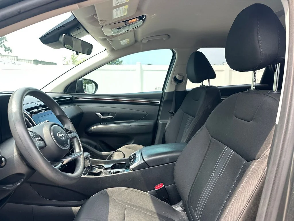 Used 2023 Amazon Gray Hyundai SEL image 9