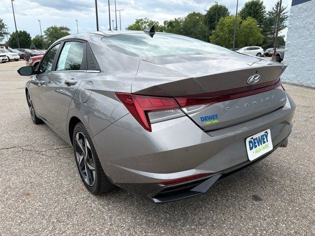 Used 2023 Fluid Metal Hyundai Limited image 3