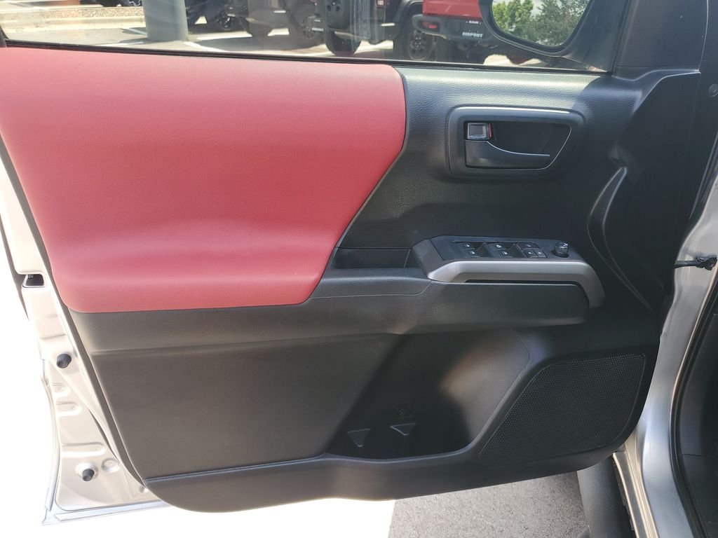 Used 2022 Silver Toyota SR5 image 8