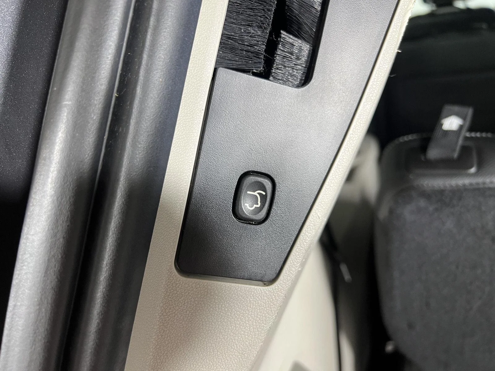 Used 2019 Granite Pearlcoat Dodge SXT image 13
