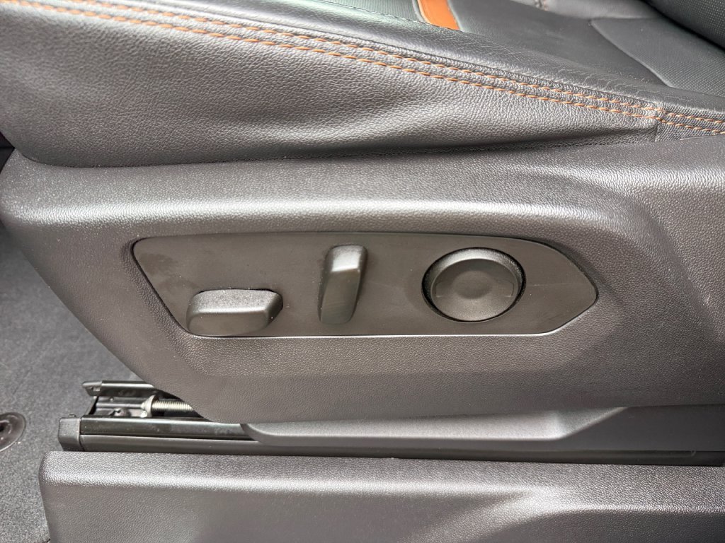 Used 2024 Silver GMC AT4 image 27