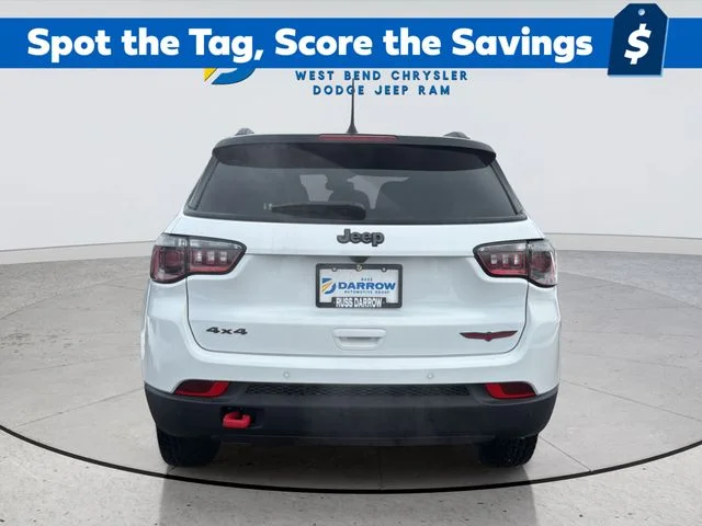 New 2026 Bright White Clear-Coat Exterior Paint Jeep Trailhawk image 4