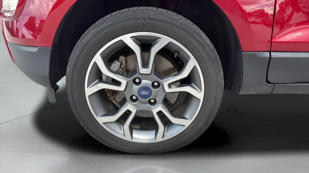 Used 2018 Red Ford SE image 27
