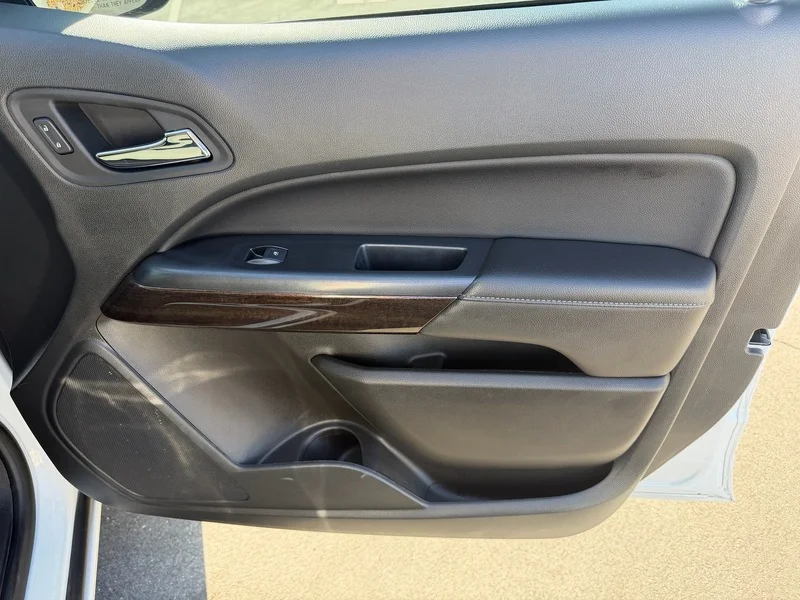 Used 2022 Summit White GMC Elevation image 21