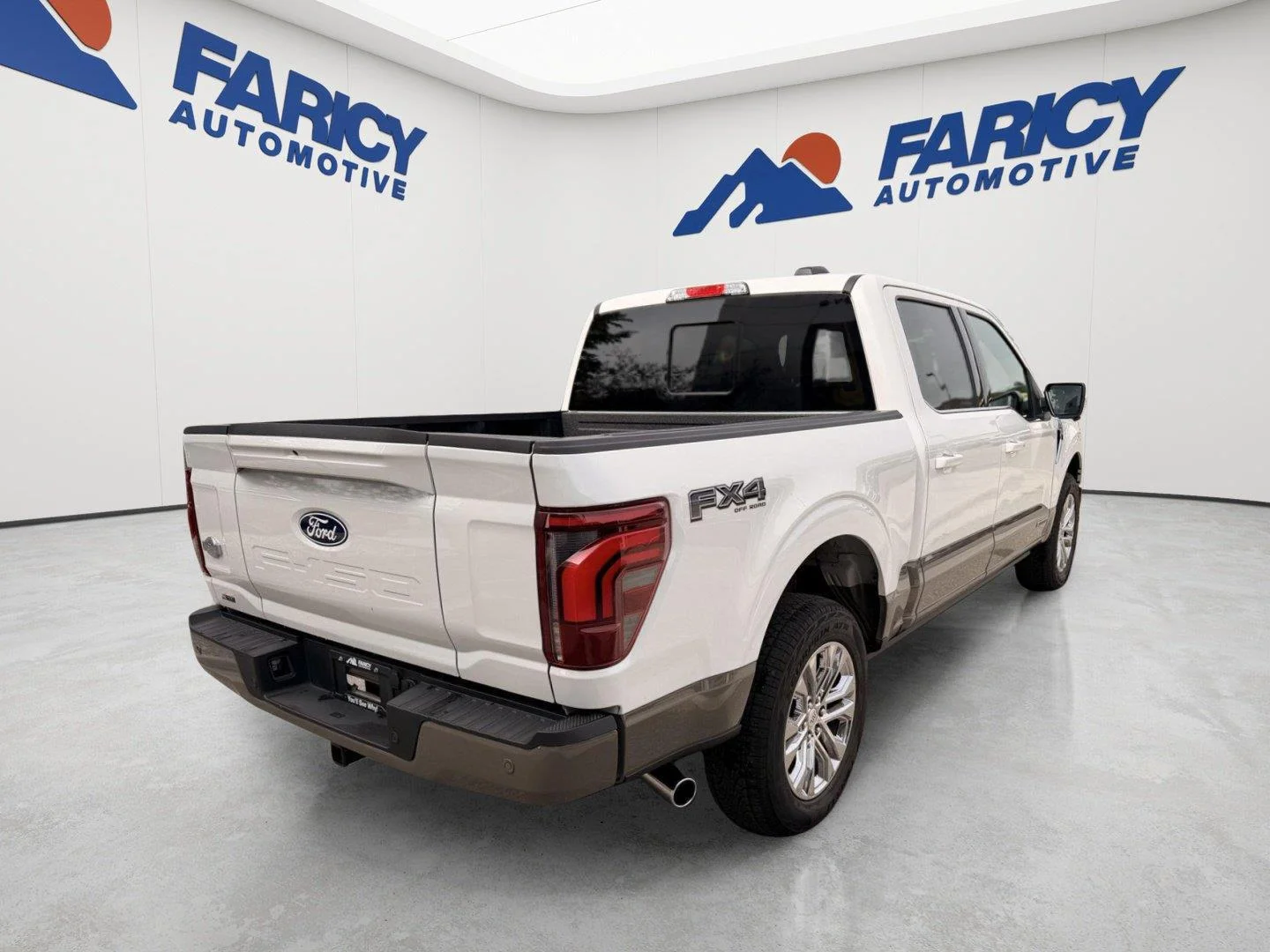 Used 2025 Star White Metallic Tri-Coat/Marsh Gray Ford King Ranch image 6