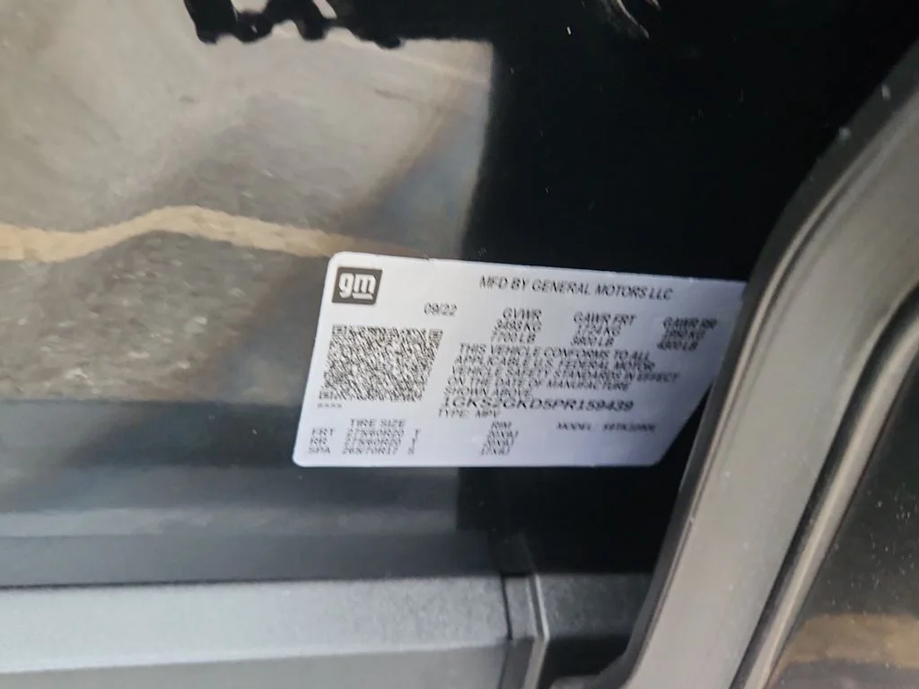Used 2023 Black GMC SLT image 19