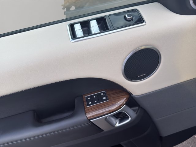 Used 2020 Blue Land Rover HSE image 12