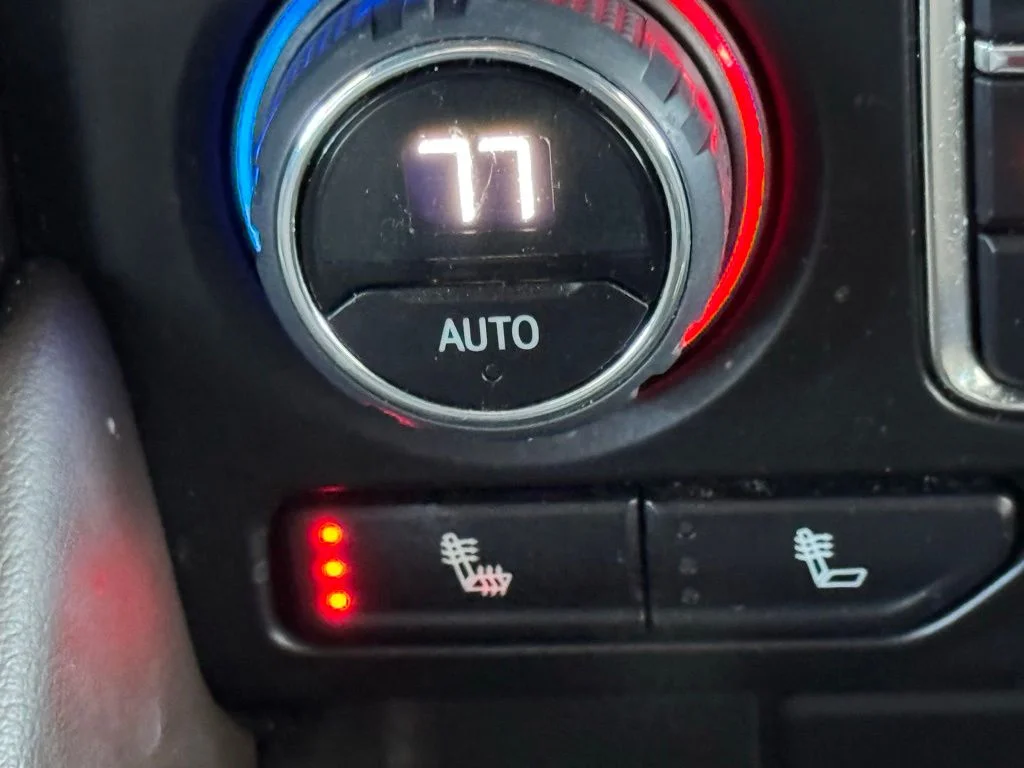 Used 2023 White Chevrolet Z71 image 35