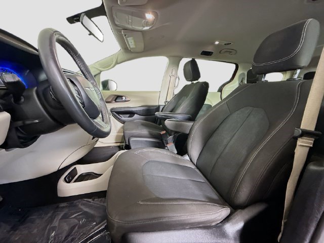 Used 2022 Velvet Red Pearlcoat Chrysler LX image 18