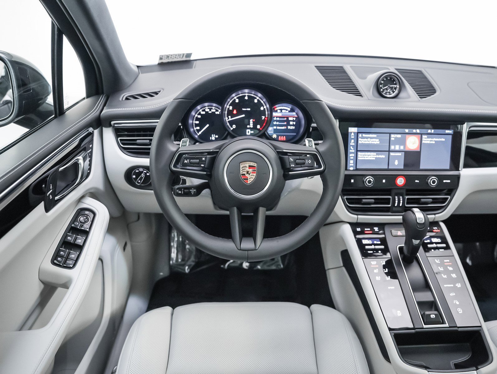 2026 Porsche Macan - Photo 16