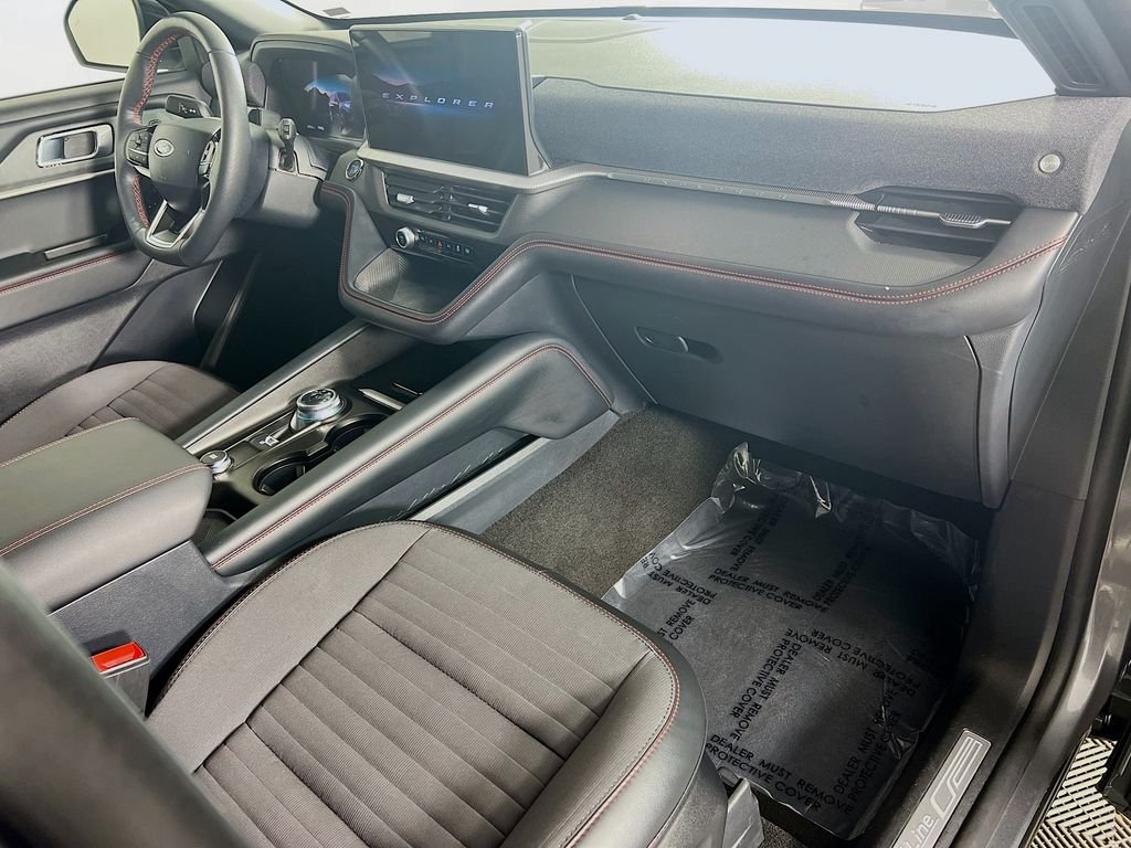 Used 2025 Carbonized Gray Metallic Ford ST-Line image 30