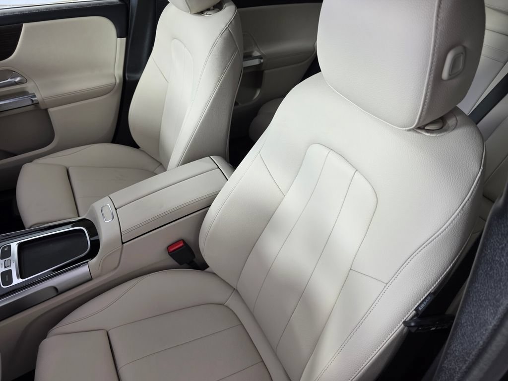 New 2026 Night Black Mercedes-Benz GLB 250 image 24