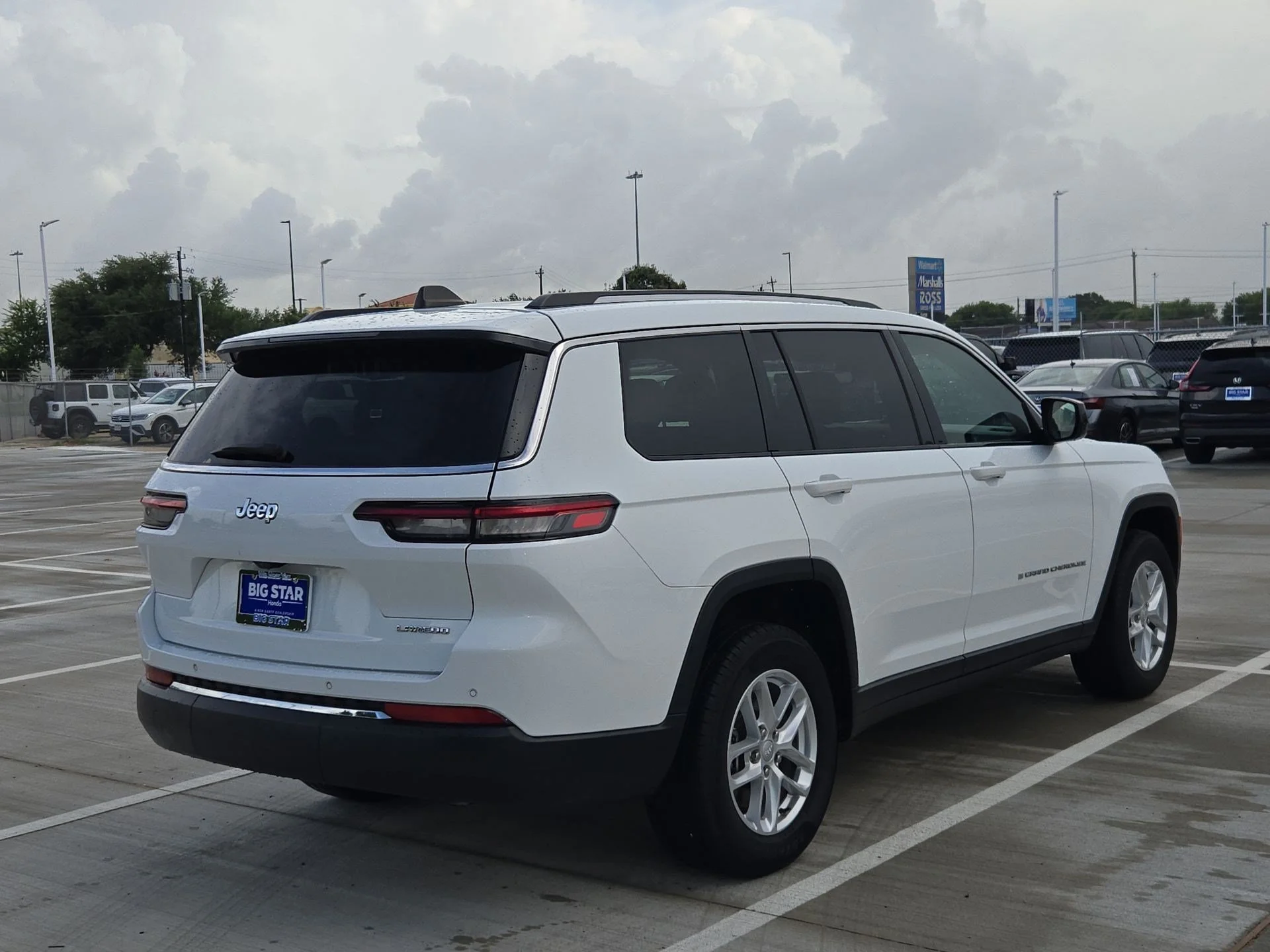 Used 2023 Bright White Clearcoat Jeep Laredo image 3