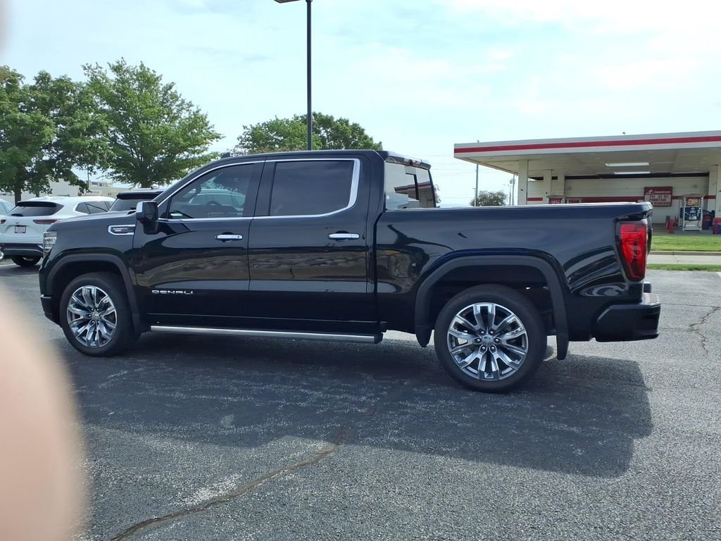 Used 2024 Onyx Black GMC Denali image 2