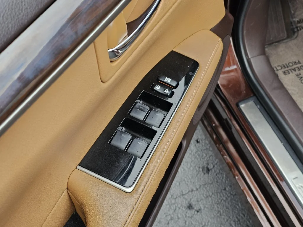 Used 2016 Brown Lexus 350 image 17