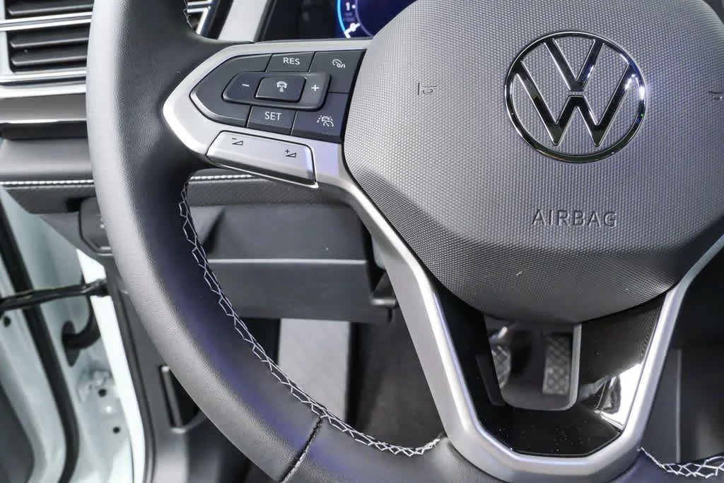 New 2026 Opal White Pearl Volkswagen 2.0T SE w/Technology image 9
