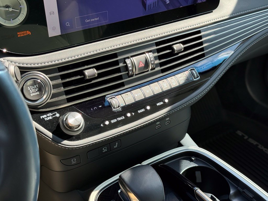 Used 2023 White Lexus 500 image 33