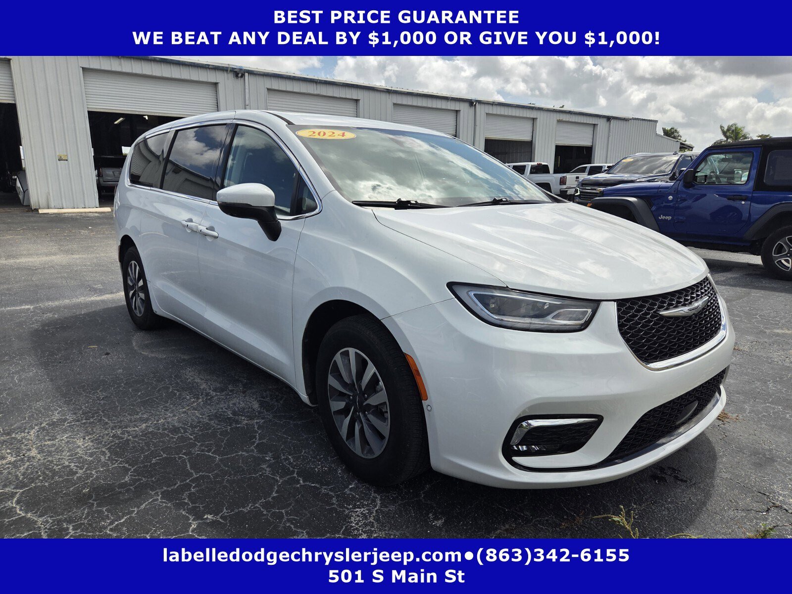 2023 Chrysler Pacifica Hybrid Touring L Hybrid's photo