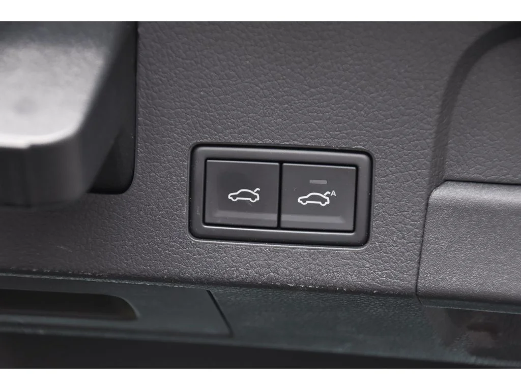 Used 2020 Deep Black Pearl Volkswagen SEL Premium R-Line image 23