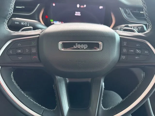 Used 2025 White Jeep Laredo image 4