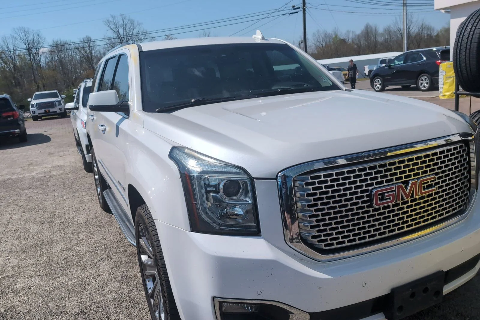 Used 2016 WHITE FROST TRICOAT GMC Denali image 11