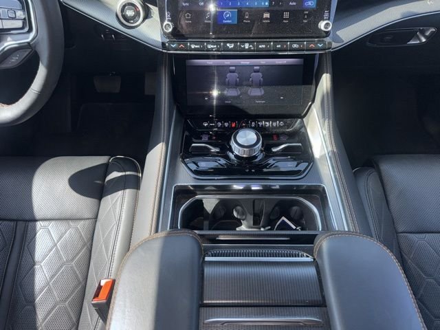 2024 Jeep Grand Wagoneer Series III - Photo 17