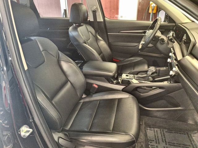 Used 2025 Black Kia S image 25