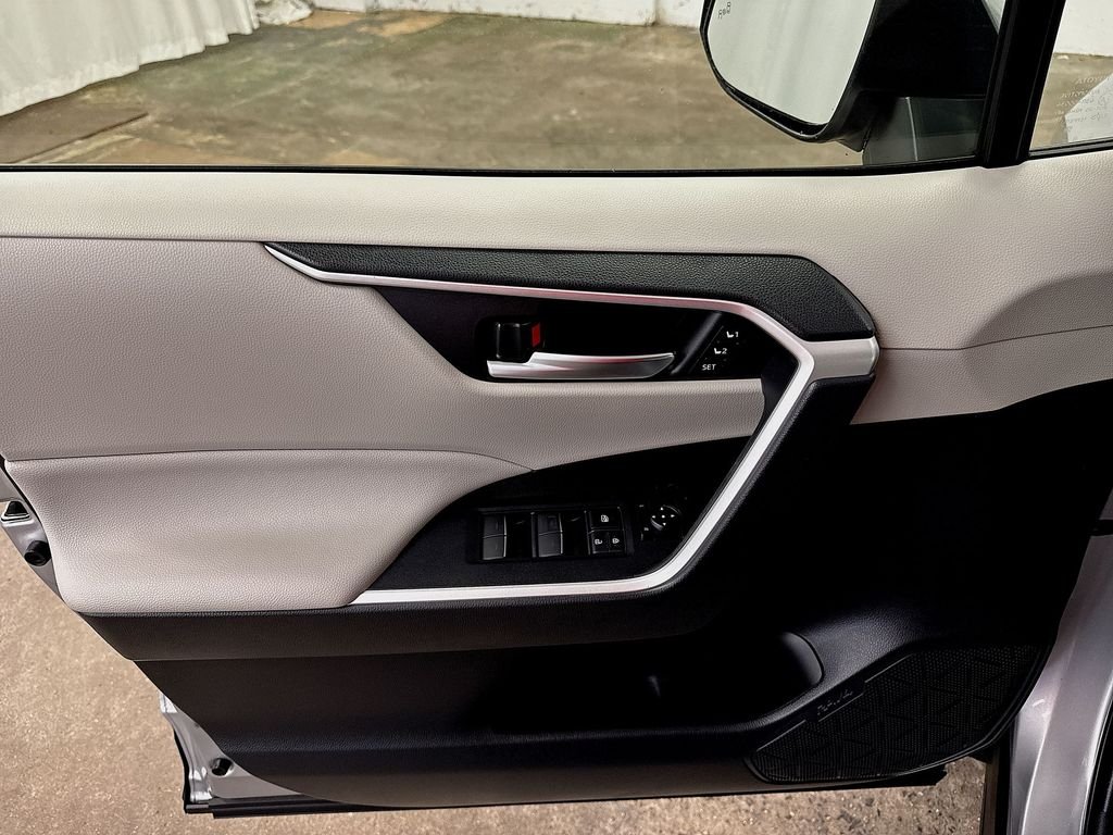 Used 2025 Silver Toyota XLE Premium image 14