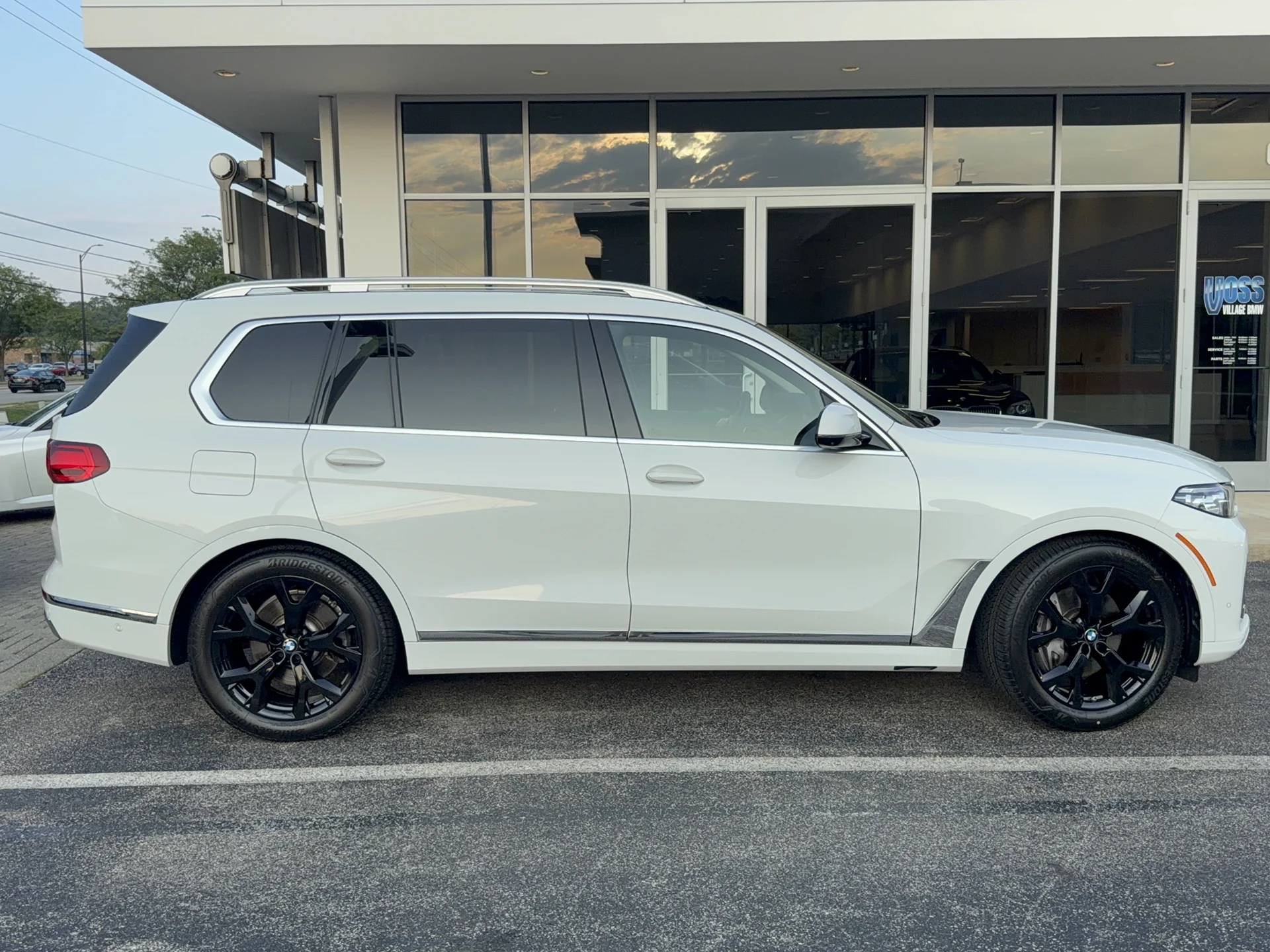Used 2022 Alpine White BMW xDrive40i image 2