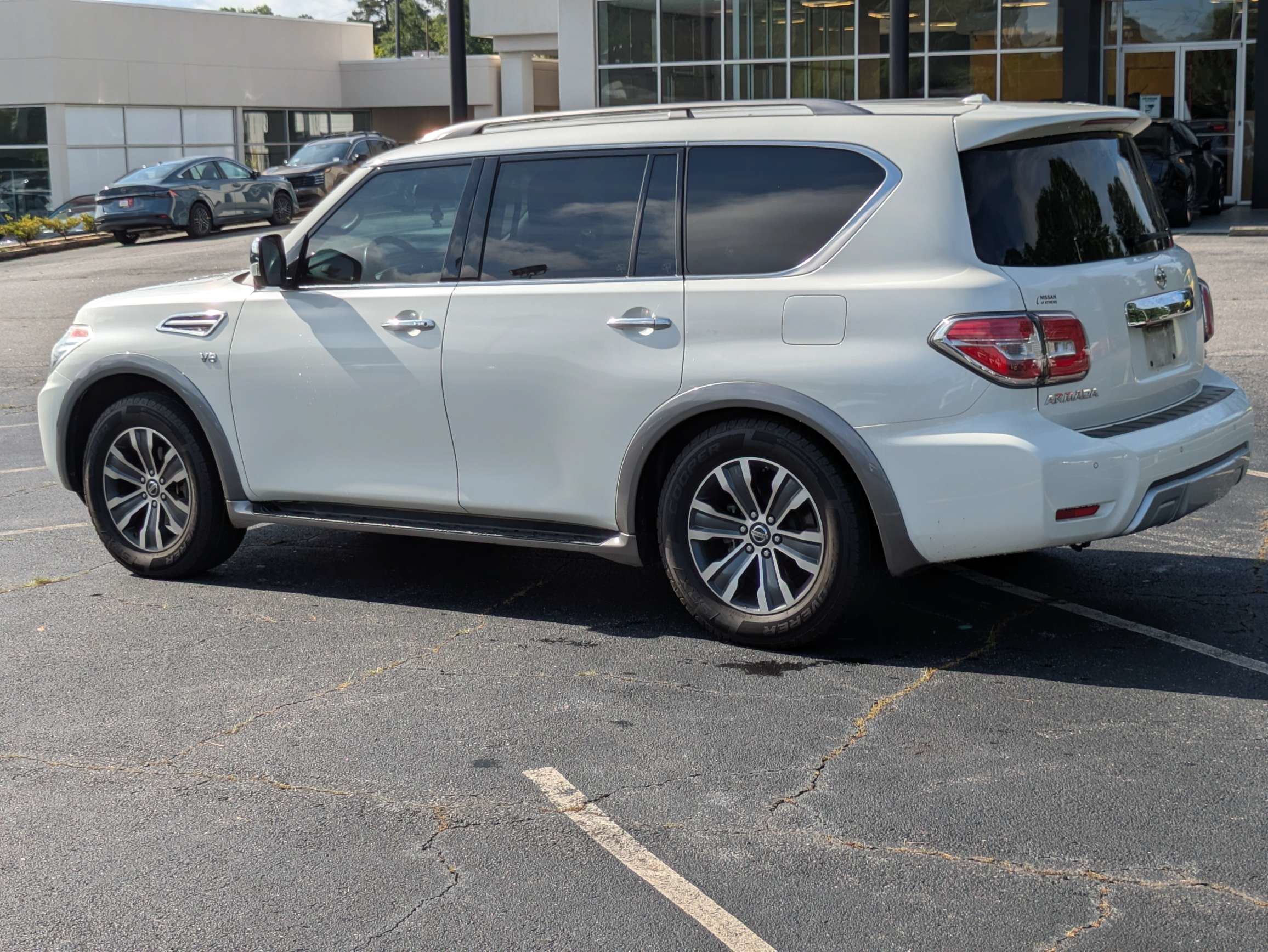 Used 2017 White Nissan SL image 5