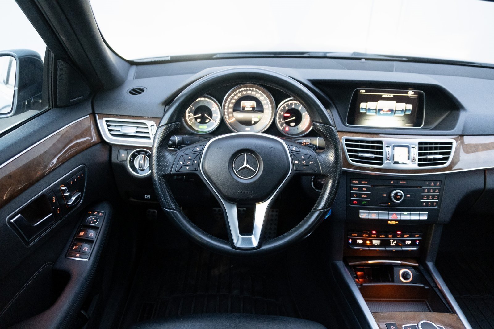 2016 Mercedes Benz E 350 4MATIC photo 2